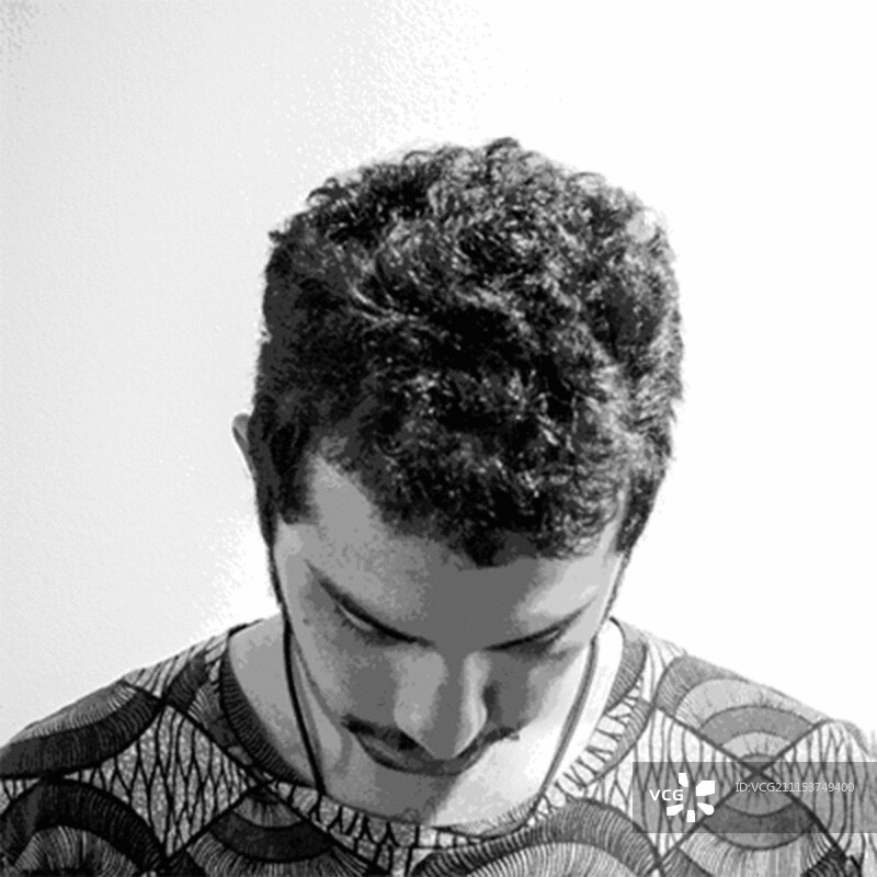 两男一女青年笑脸人像图片素材