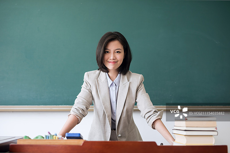 年轻的女教师图片素材