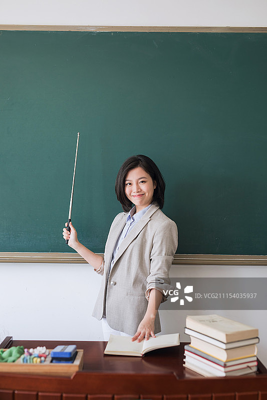 年轻的女教师图片素材