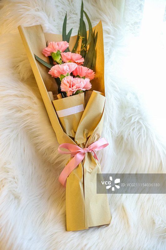 精美包装的花束图片素材