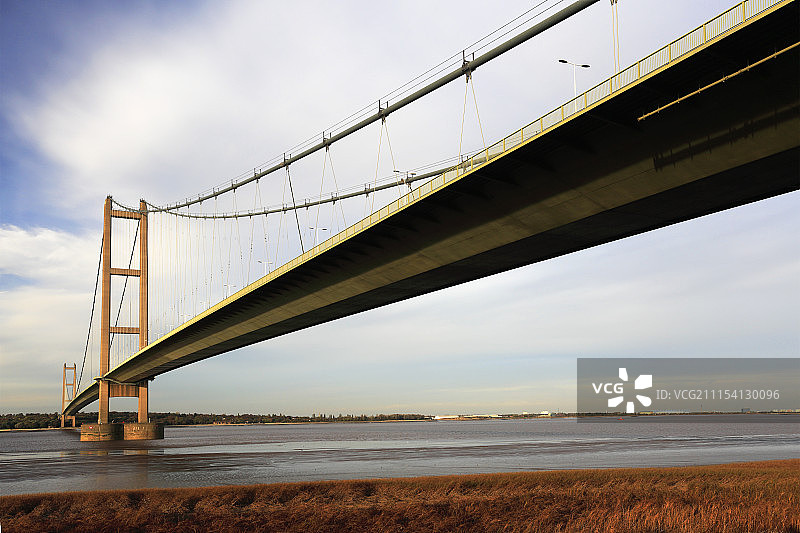 秋季亨伯桥：来自巴顿村庄的景色图片素材