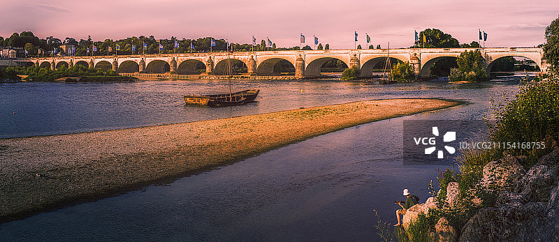 卢瓦尔河的威尔逊桥(Pont Wilson)图片素材
