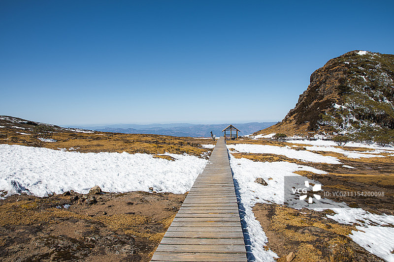 山中栈道木亭图片素材