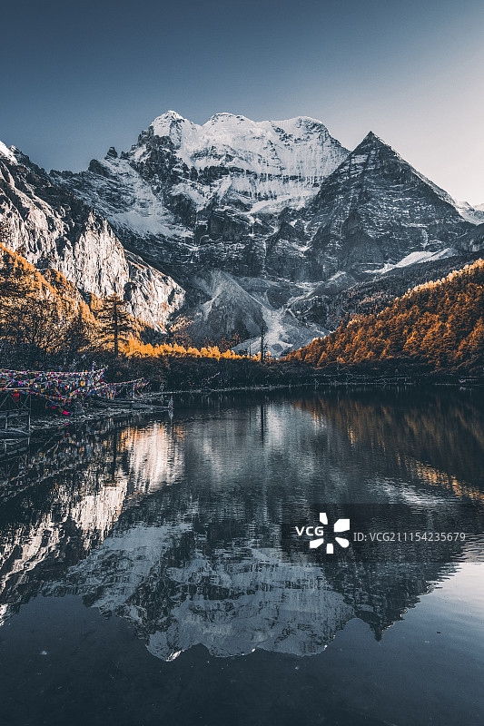 仙乃日的倒影图片素材