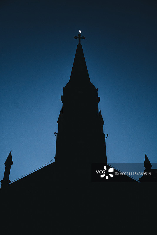 教堂于月图片素材