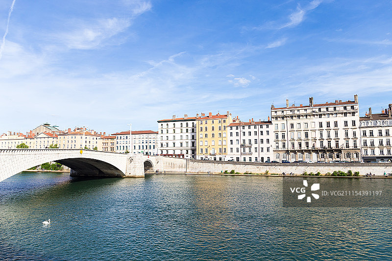 法国里昂河边建筑图片素材