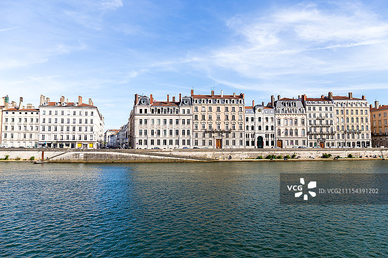 法国里昂河边建筑图片素材