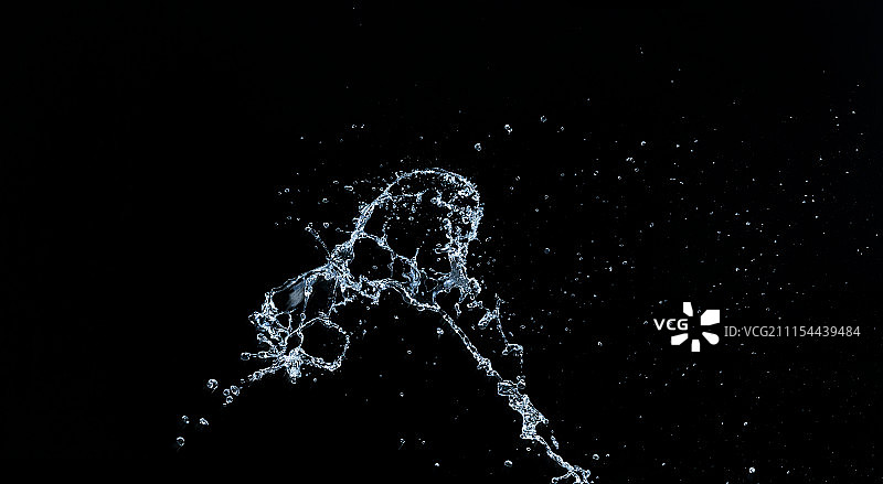 泼洒的水图片素材