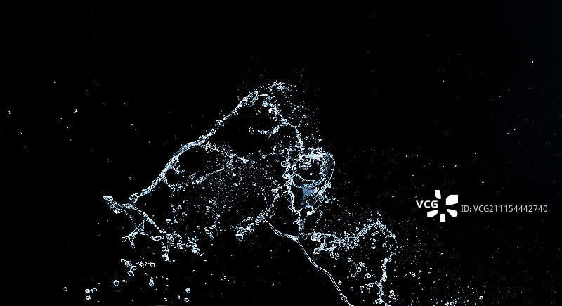 泼洒的水图片素材