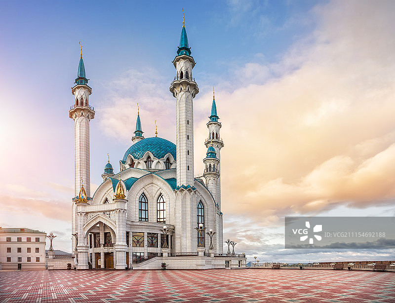 库尔-沙里夫清真寺上空的云图片素材