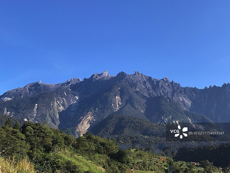 基纳巴卢山与斯巴鲁森林人2.0ip图片素材