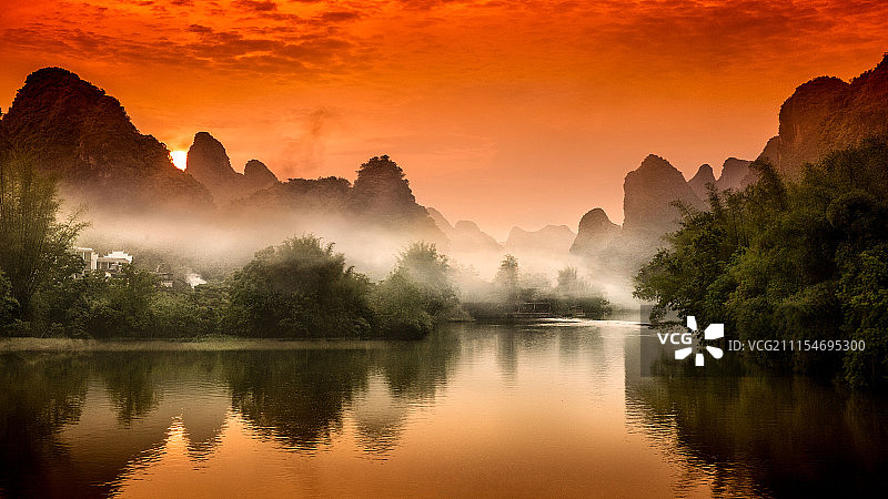 夕阳下的遇龙河图片素材