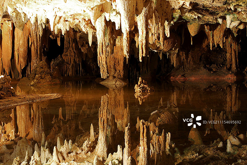石笋和钟乳石图片素材