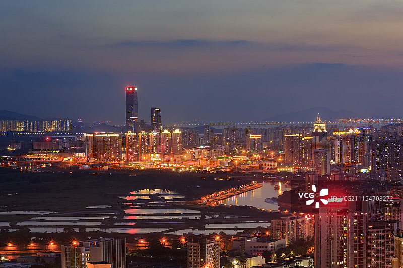 深圳福田保税区西塔日落时分美丽景象。图片素材
