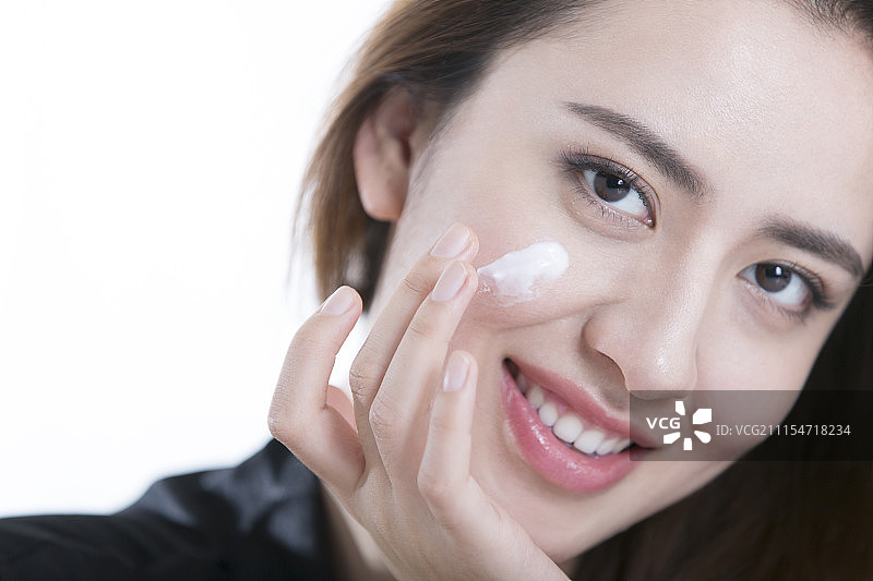 年轻女子美容护肤特写图片素材