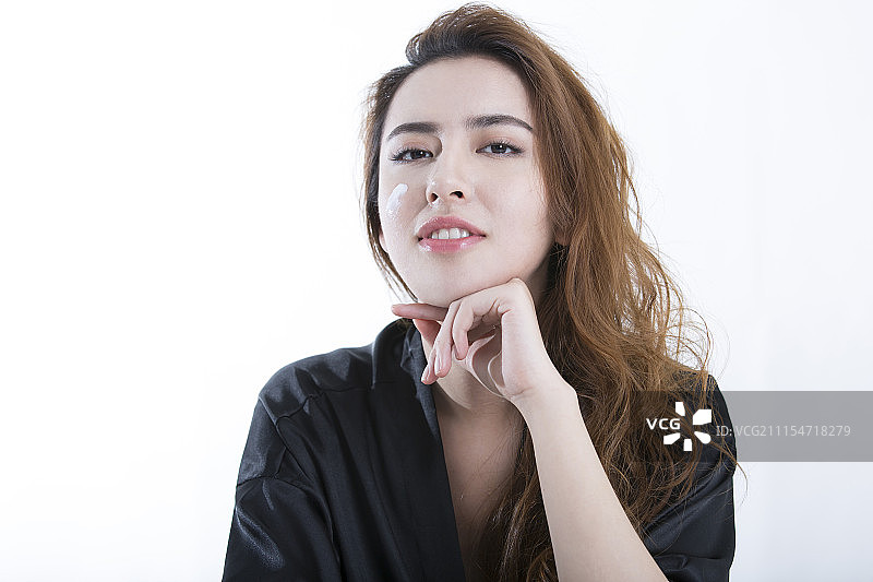 年轻女子美容护肤肖像图片素材