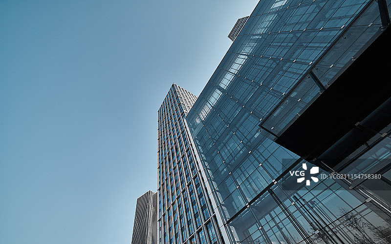 大连东港商务办公大楼及路面图片素材