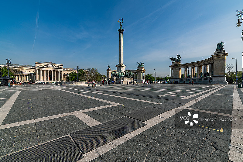匈牙利布达佩斯英雄广场全景图片素材