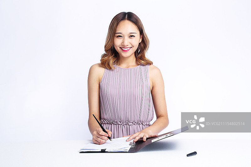 正在办公的年轻女职员图片素材