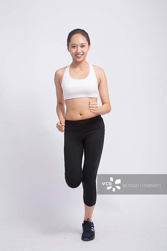 运动的亚洲年轻女性图片素材