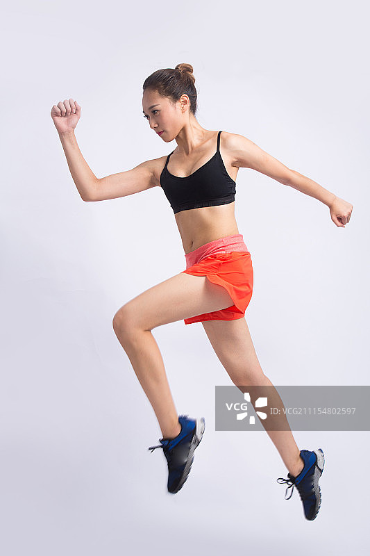 正在健身的年轻漂亮女孩图片素材