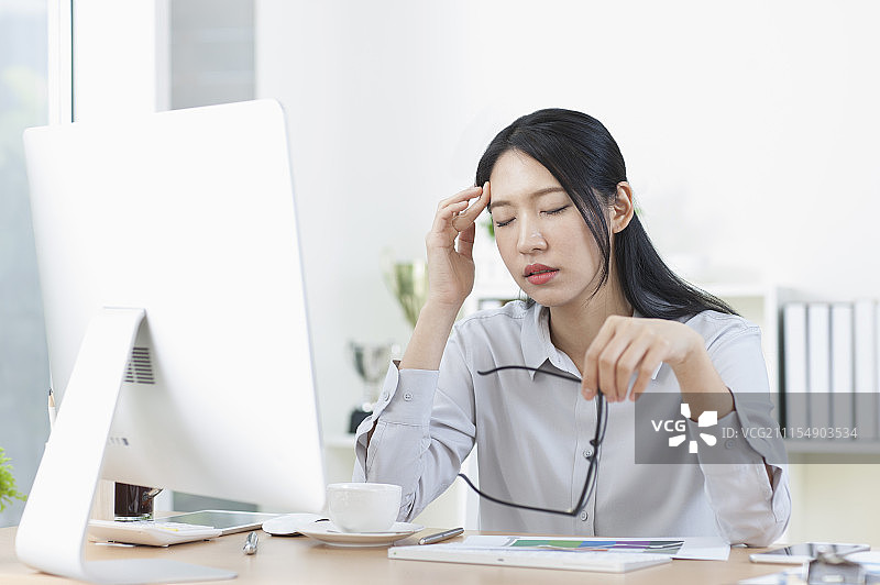 办公女性头痛图片素材