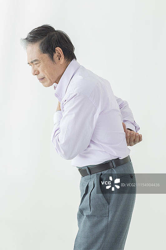 老年男人腰酸背痛图片素材