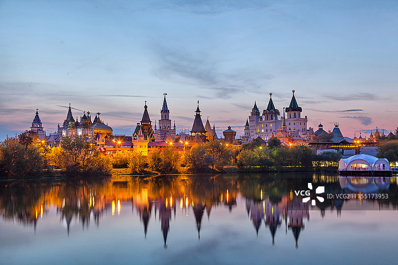 日落下的俄罗斯莫斯科伊兹迈洛沃克里姆林宫图片素材