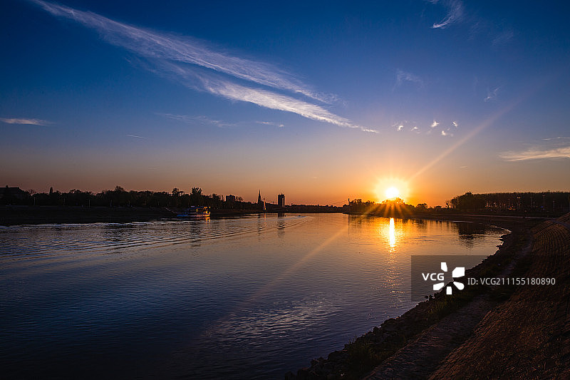 春日日落图片素材