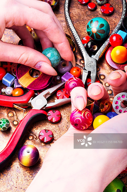 制作珠子饰品图片素材