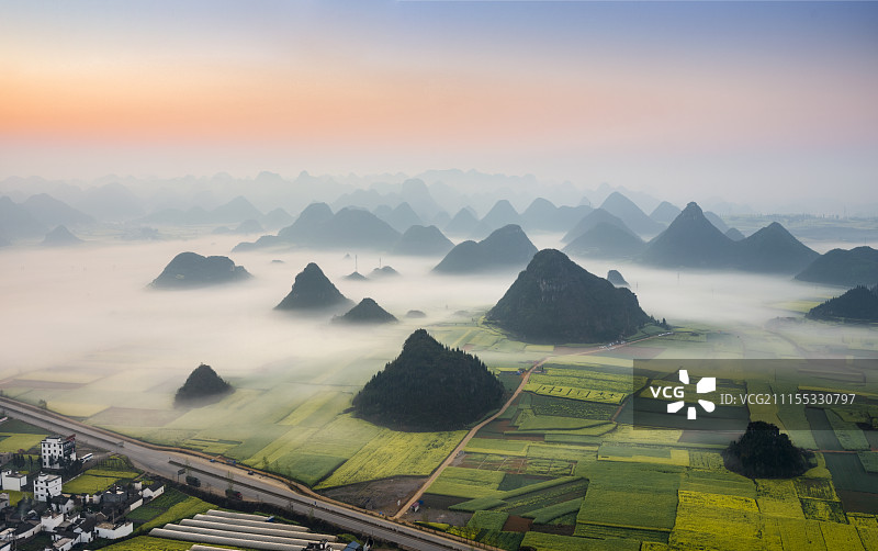 中国梦（云南罗平油菜花海）图片素材