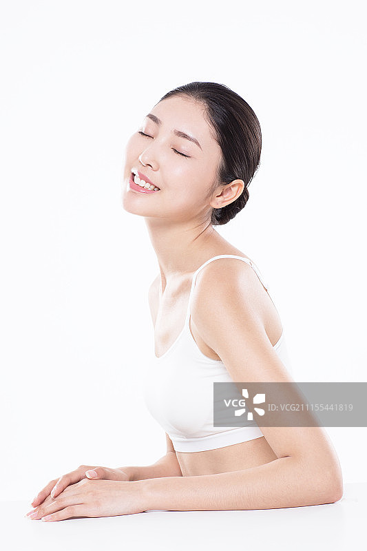 东方年轻女性肖像图片素材