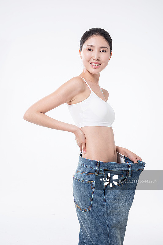 年轻女孩量腰围图片素材