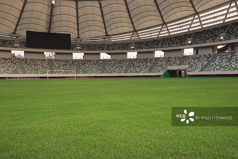 空旷无人的现代足球体育场图片素材