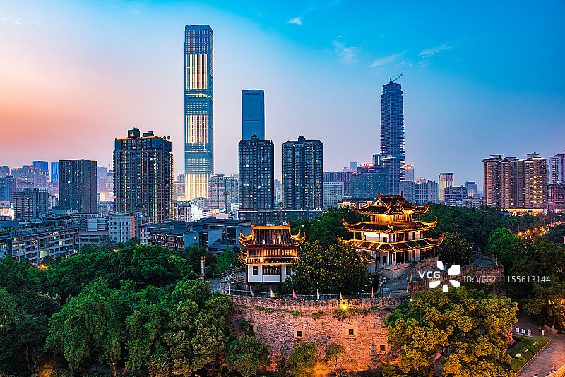 长沙城市天际线，天心阁九龙仓高度对比图片素材