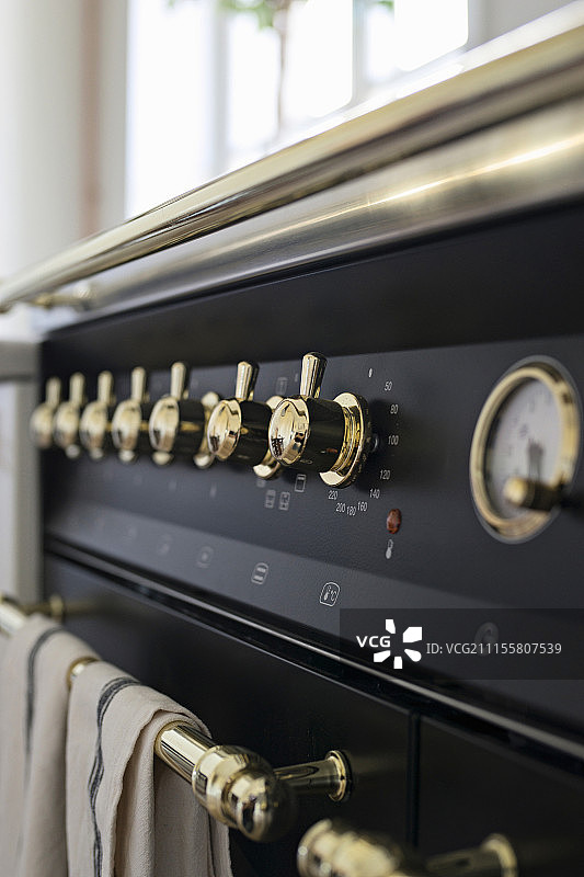 现代复古风格燃气灶特写图片素材