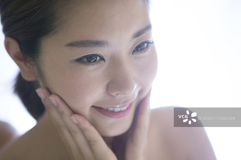 年轻女性肖像图片素材