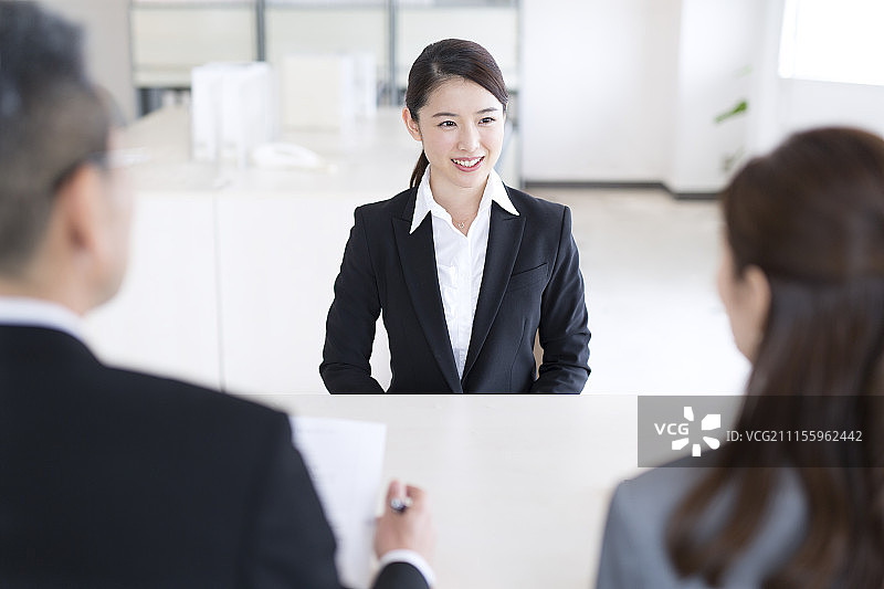 商务女性会议中图片素材