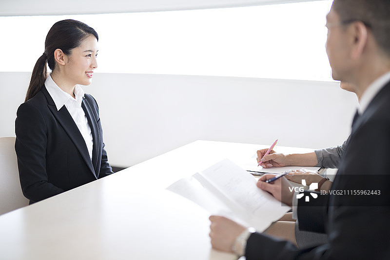 商务女性会议中图片素材