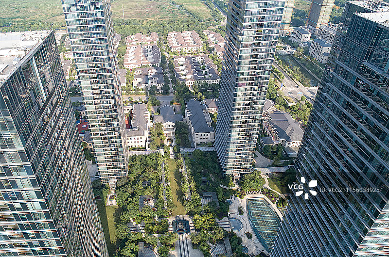 现代简约玻璃摩天大楼图片素材