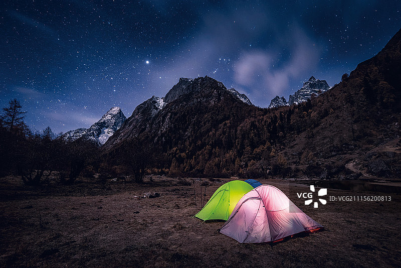 四姑娘山长坪沟帐篷露营夜晚图片素材