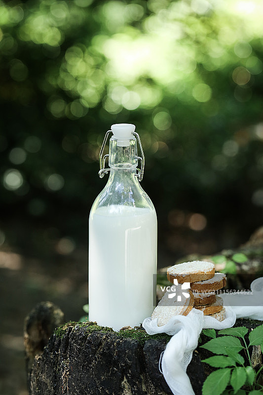 牛奶面包早餐图片素材