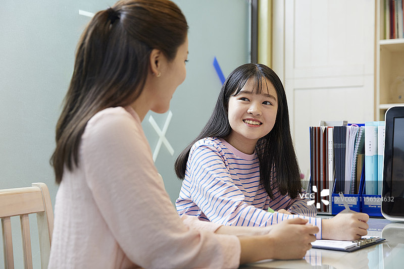 私立教育机构，导师，学生，母亲图片素材