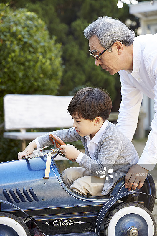 爷爷,孙子在一起图片素材