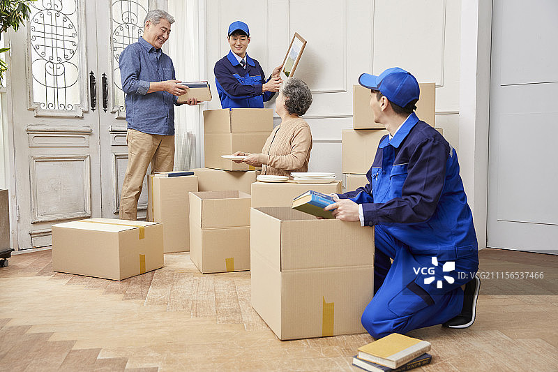 老夫妇,搬家工人,韩国人图片素材