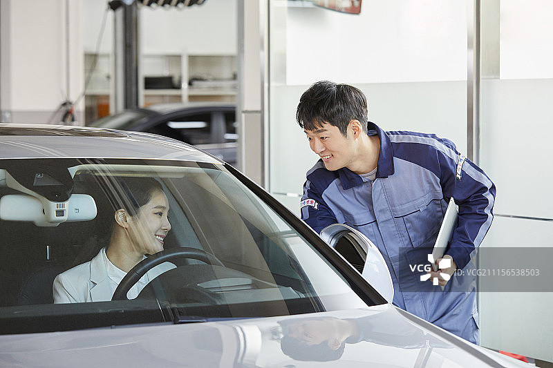 汽车服务中心、工人、客户建议,韩国人图片素材