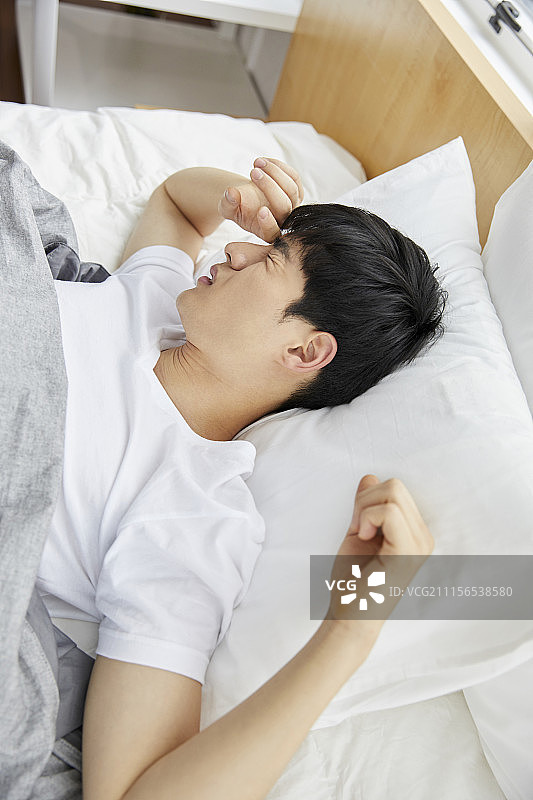 年轻男人居家生活韩国图片素材