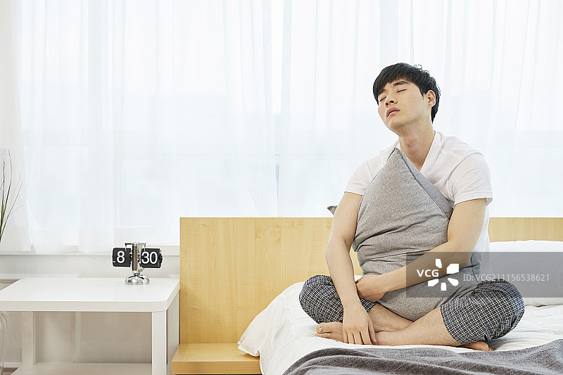 年轻男人居家生活韩国图片素材