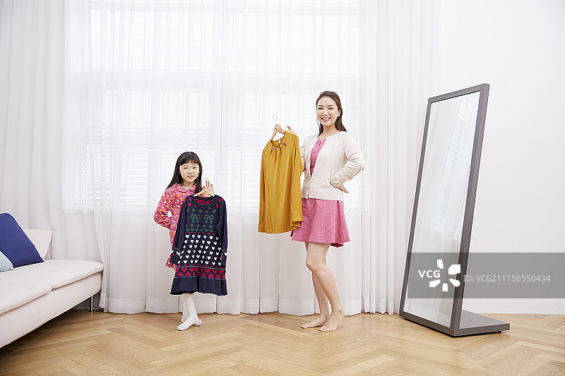 房子,生活方式、家庭,母亲,女儿,韩国人图片素材