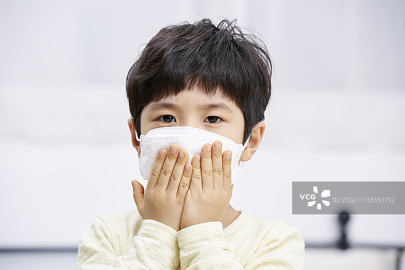 感冒的韩国儿童图片素材